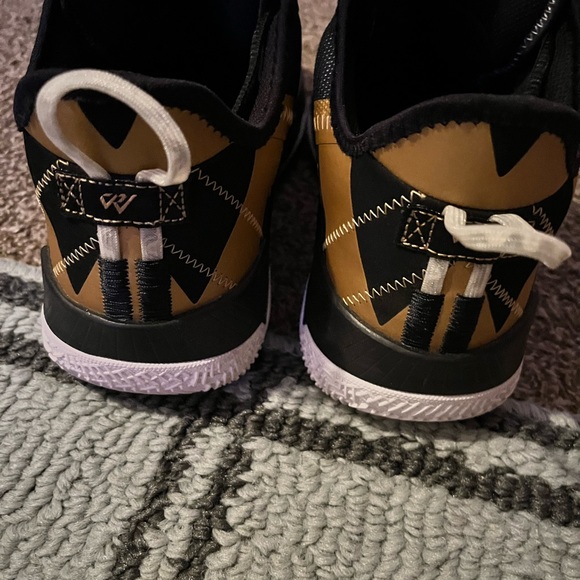 Size 9 - Picture 3 of 3